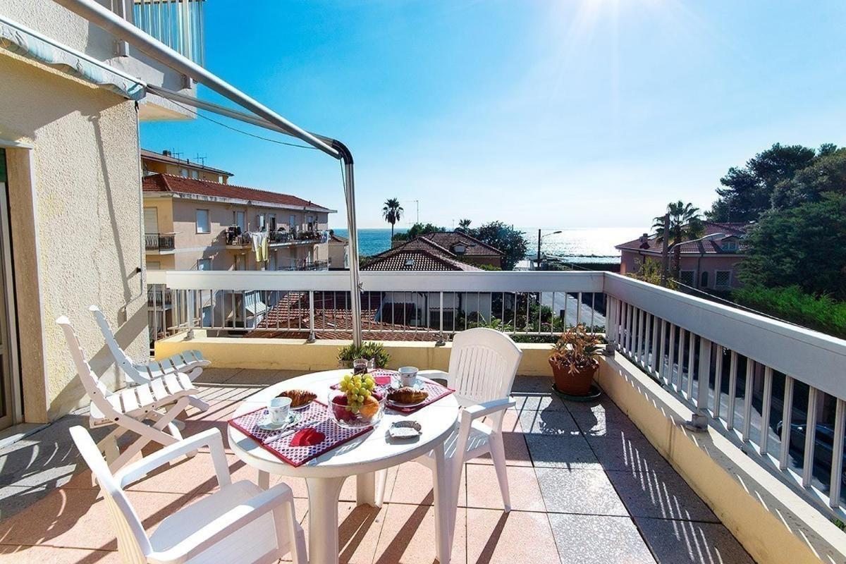 Casavacanze Internazionale Diano Marina Exteriör bild