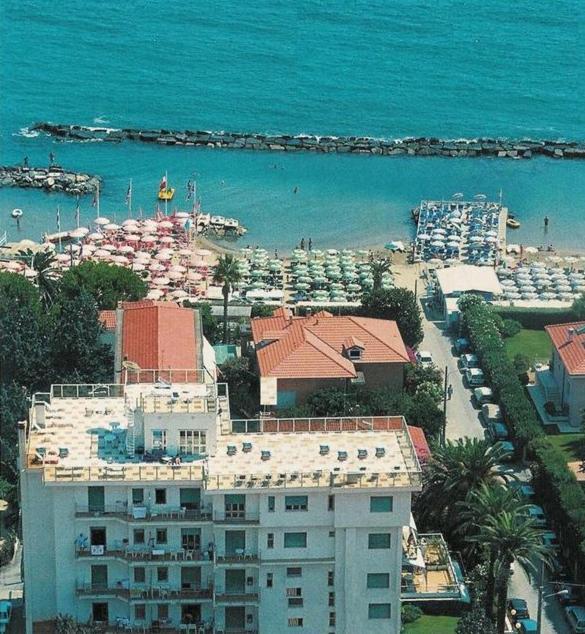 Casavacanze Internazionale Diano Marina Exteriör bild